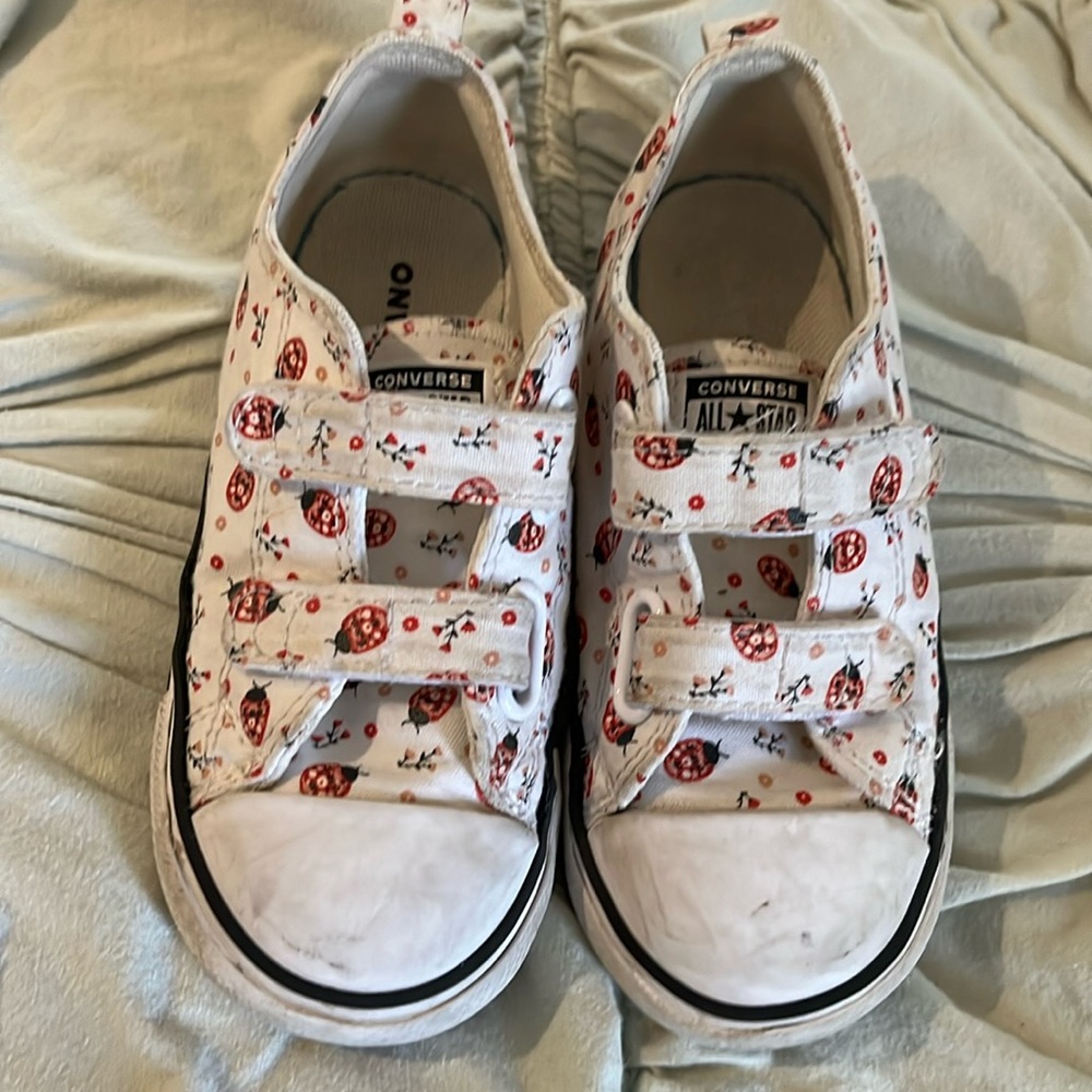 Converse little girl sneakers